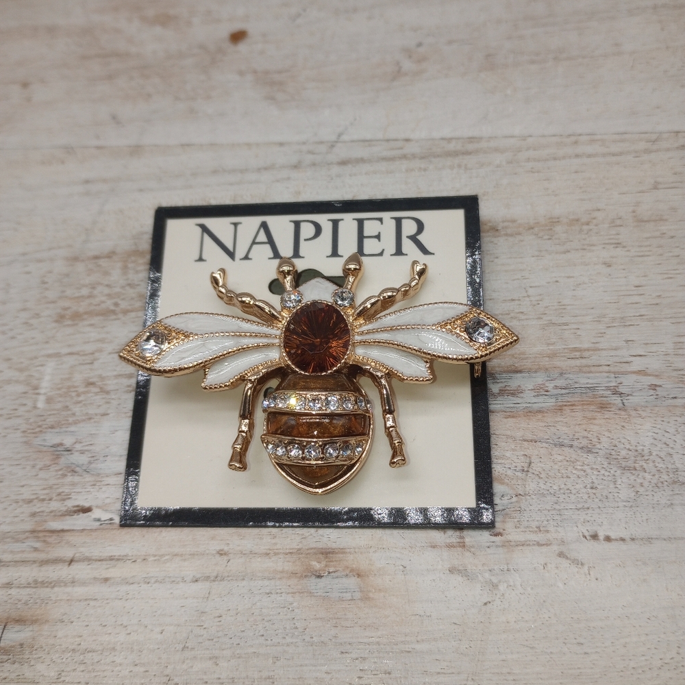 Napier Bee Pin